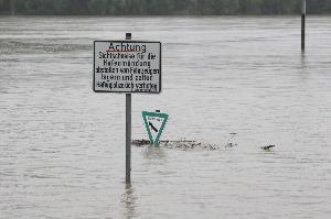 Karlsruhe: Hochwasser sorgt für Alarmbereitschaft