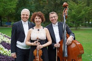 Johann-Strauß-Trio beginnt Sommersaison auf der Kurhaus-Terrasse