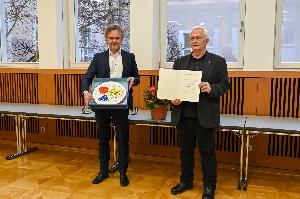 Karlsruhe: Ehrennadel des Deutschen Städtetags für Lüppo Cramer